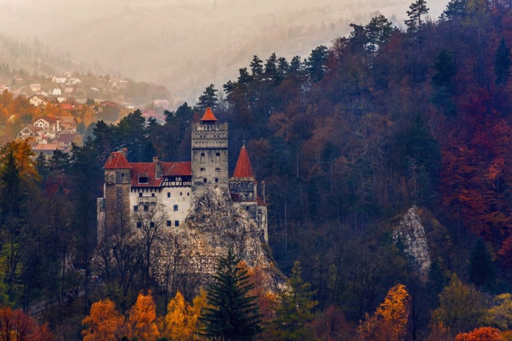 The Story Behind the Dracula Castle in Romania - Aero Wanders